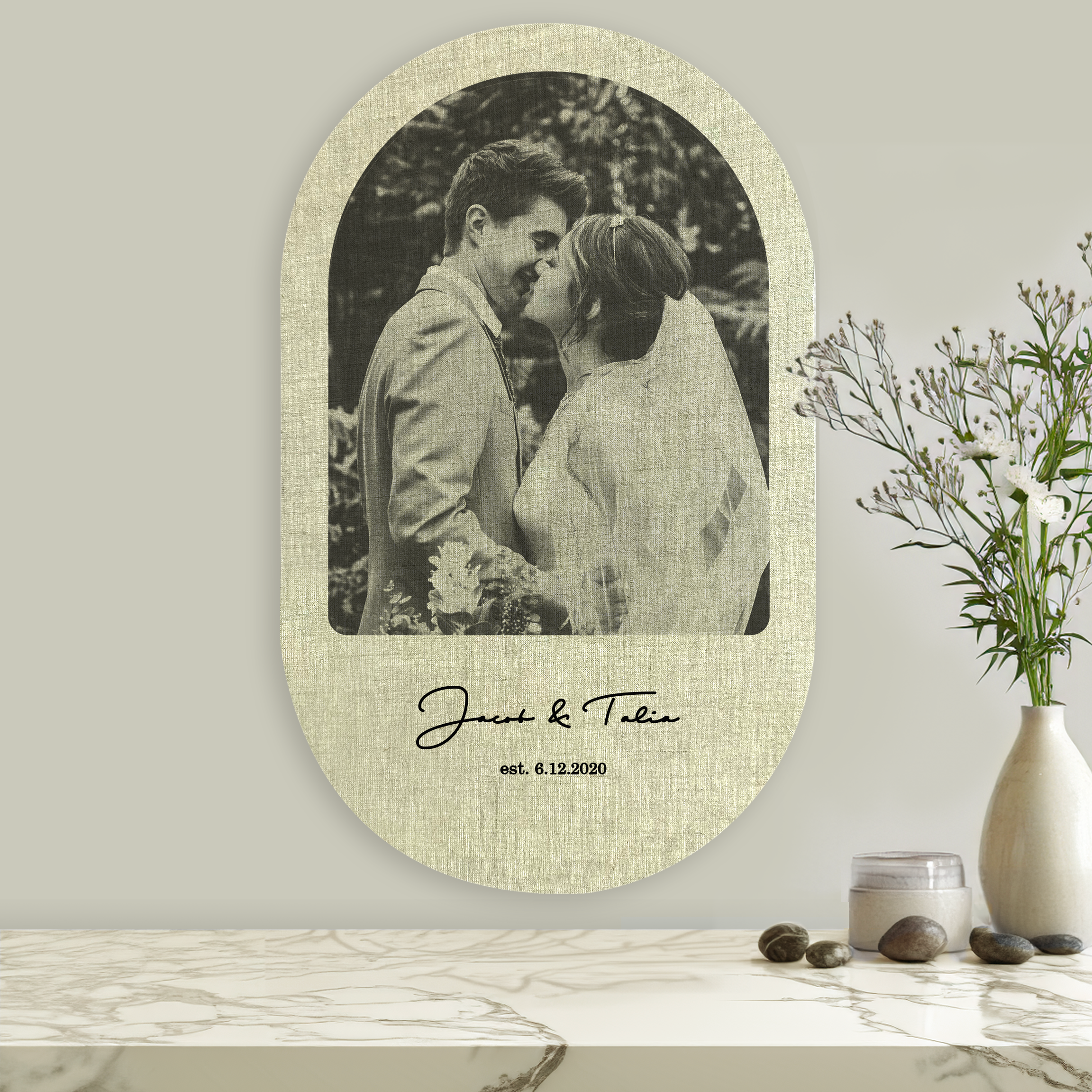 Black and white photo print on round linen frame